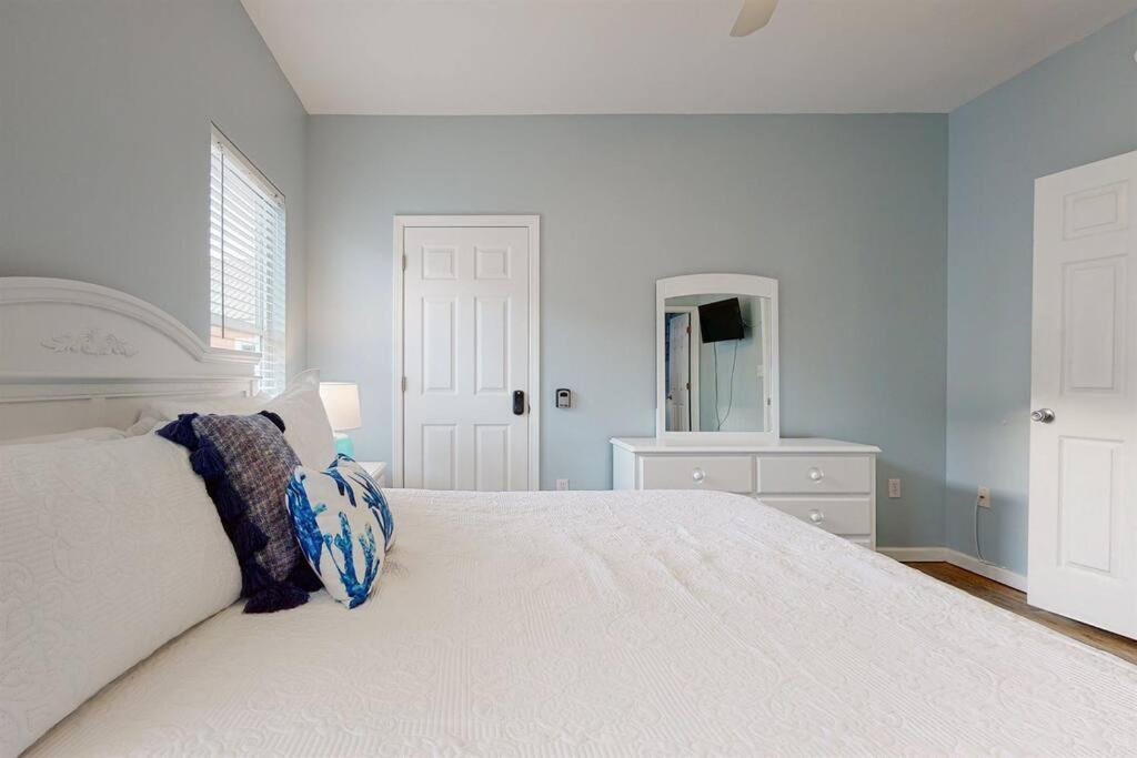 Eye-Catching Property W/ Picturesque Coastal Views Gulf Shores Luaran gambar